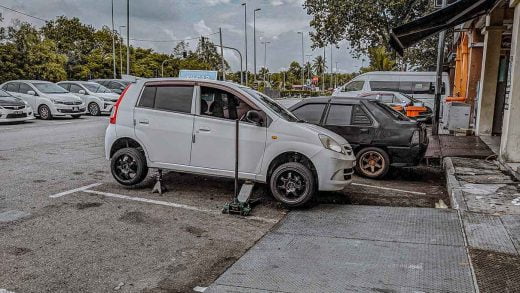 Kedai Tayar Dengkil Murah ke Mahal?